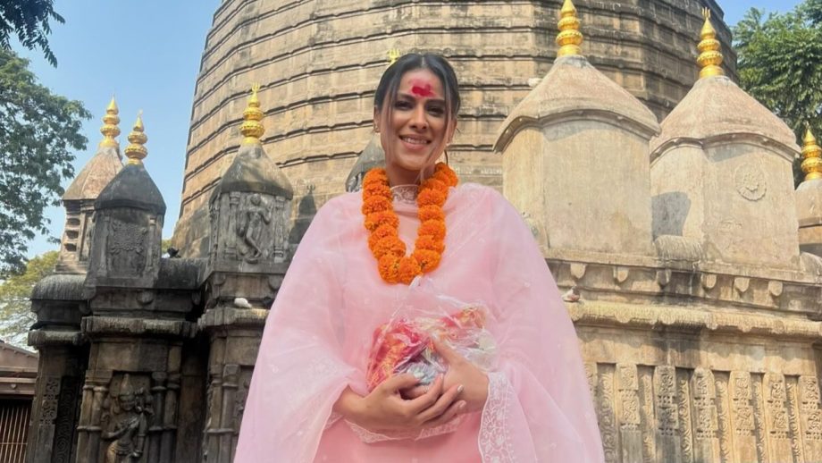 मां कामख्या के दर पर पहुंची निया शर्मा, लिया आशर्वाद मां कामख्या के दर पर पहुंची निया शर्मा, लिया आशर्वाद