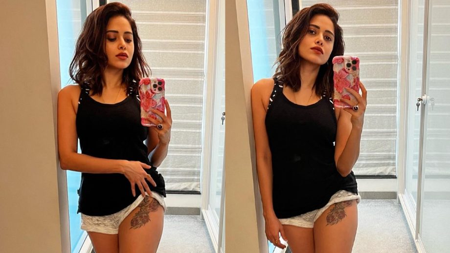 शॉर्ट्स को उठाकर नुसरत भरूचा ने दिखाया प्राइवेट टैटू, यूजर्स हुए दंग