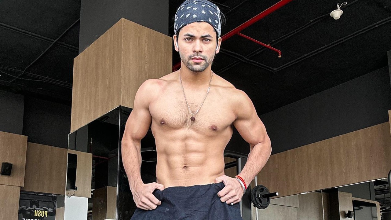 सिद्धार्थ निगम के सिक्स पैक-एब्स पर लड़कियां हुई फ़िदा