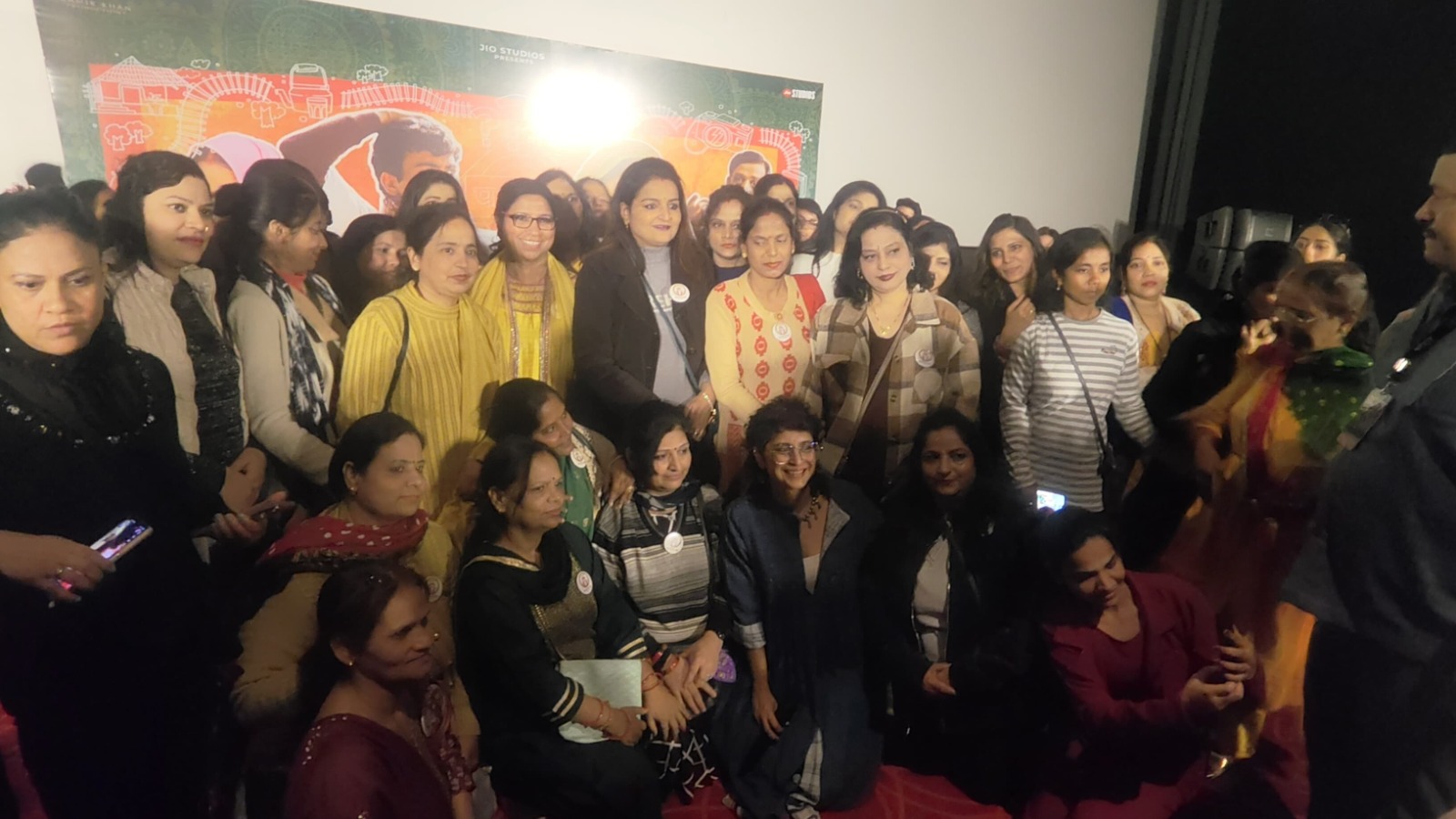 'लापता लेडीज' की स्क्रीनिंग में उत्साहित लखनऊ की महिलाएं! 41704