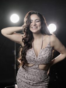 श्रद्धा आर्या की खूबसूरती पर दिल हार बैठे यूजर्स