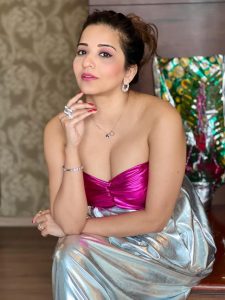 भोजपुरी क्वीन मोनालिसा के सबसे निराले लुक!