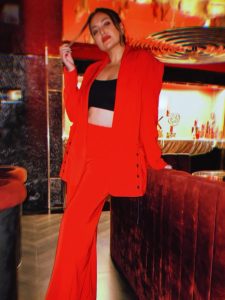 दबंग गर्ल सोनाक्षी सिन्हा का वलेंटाइन लुक!