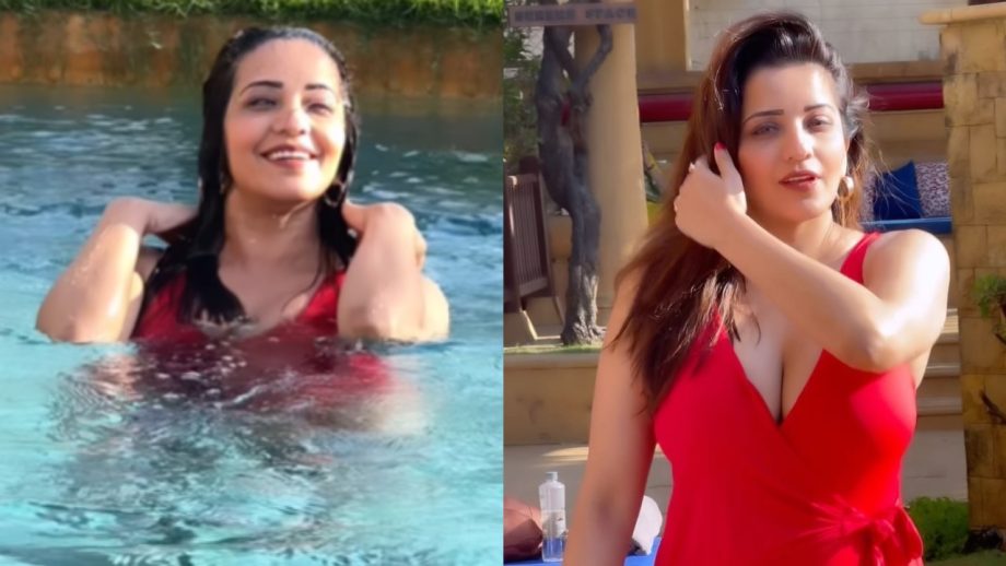 बदन पर लाल मोनोकिनी सजाएं पानी में आग लगा रही है मोनालिसा, देखें बोल्ड अदाएं बदन पर लाल मोनोकिनी सजाएं पानी में आग लगा रही है मोनालिसा, देखें बोल्ड अदाएं