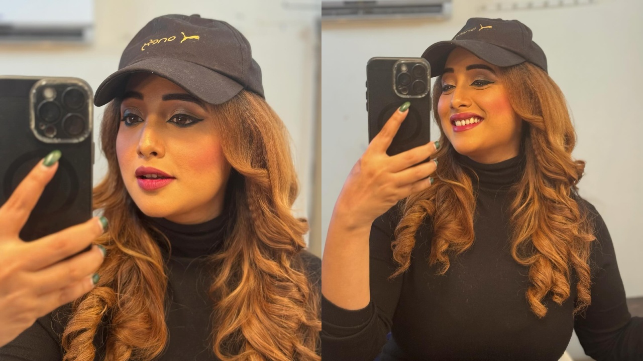 मिरर सेल्फी के साथ रानी चटर्जी ने दी खास जानकारी