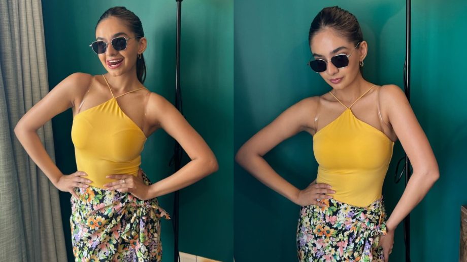 हॉल्टर नेक टॉप और स्कर्ट पहन अनुष्का सेन ने दिखाया अपना जादुई अवतार
