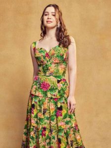 हसीन अदाओं पर फिदा हुए यूजर्स, फ्लोरल ड्रेस पहनकर कुछ ऐसी दिखी सारा तेंदुलकर