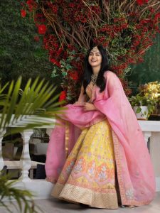 इस वेडिंग सीजन अपनाए अदा शर्मा का लाजवाब लहंगा लुक