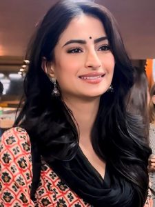 काजरारी आंखें, माथे पर बिंदी और बदन पर सिंपल सलवार सूट सजाए कहर ढाती दिखीं पलक तिवारी