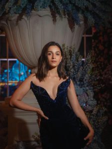 आलिया भट्ट ने परोसा ग्लैमर का वाइब