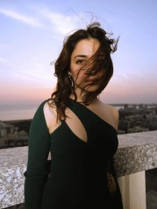 तमन्ना भाटिया ने कट-आउट ड्रेस से इंटरनेट पर मचाई धूम