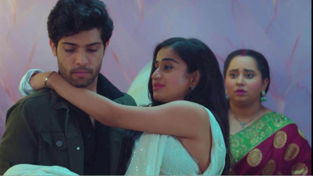 Mann AtiSundar: दिव्यम की गोद में काया, राधिका हैरान