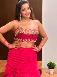 नेपाल में चला मोनालिसा के हुस्न का जादू