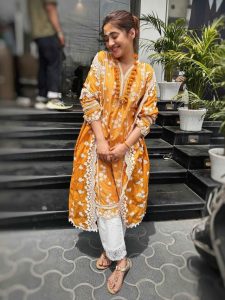 काशी में शिवांगी जोशी!