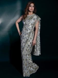 Urmila Matondkar: छम्मा छम्मा अभिनेत्री का अनोखा साड़ी लुक