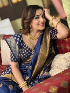 बंगाली स्टाइल में साड़ी सजाकर ‘दीवानी मस्तानी‘ हुई मोनालिसा