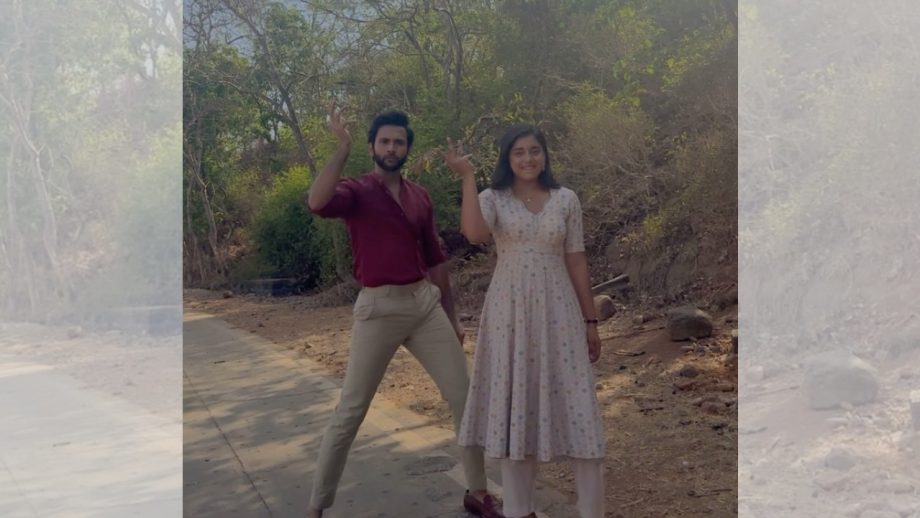 चिलचिलाती गर्मी में मिश्कत वर्मा संग ठुमके लगाती दिखी सुम्बुल तौकीर खान