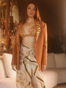 इंडो-वेस्टर्न लुक में हुस्न परी लगती है तमन्ना भाटिया