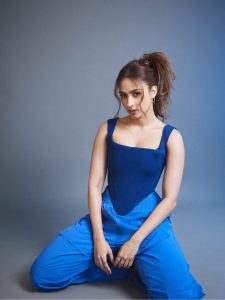 ऋतिक रोशन की बहन पश्मीना रोशन की हसीन लुक्स ने इंटरनेट पर मचाई धूम