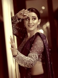 साड़ी में लिपटी अक्षरा सिंह ने फैंस की बढ़ाई बेचैनी