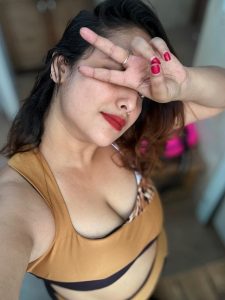 वर्कआउट के बाद दमकती दिखीं रानी चटर्जी, हसीन अदाओं पर दिल हार बैठें यूजर्स