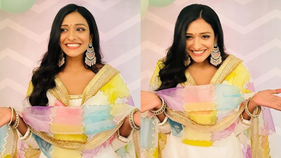 भाग्य लक्ष्मी फेम ऐश्वर्या खरे ने शेयर किया पर्दे के पीछे की अनदेखी तस्वीरें, दर्शक हुए हैरान