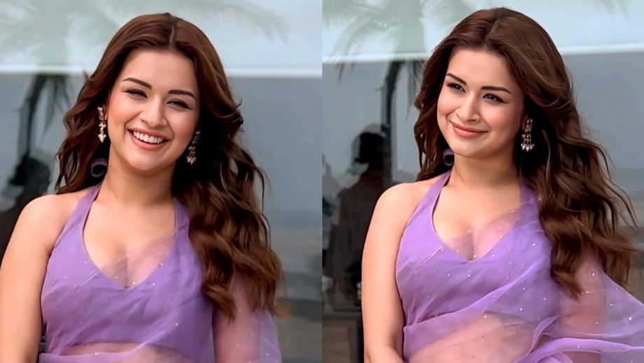 लेवेंडर साड़ी के साथ डीप हॉल्टर नेक ब्लाउज में अवनीत कौर का बेबाक अंदाज, बलखती अदाओं से लूटी महफिल