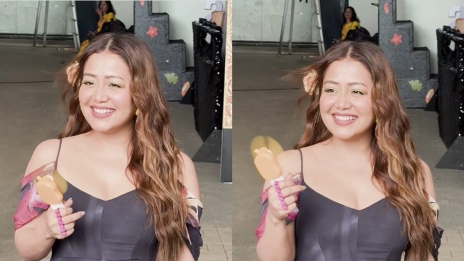 नेहा कक्कड़ ने खोजा गर्मी को मात देने का जुगाड़, देखें वीडियो नेहा कक्कड़ ने खोजा गर्मी को मात देने का जुगाड़, देखें वीडियो