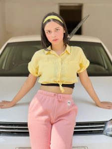 Nitanshi Goel: लापता लेडीज की सिंपल फूल असल जिंदगी में है स्टाइलिश कूल!