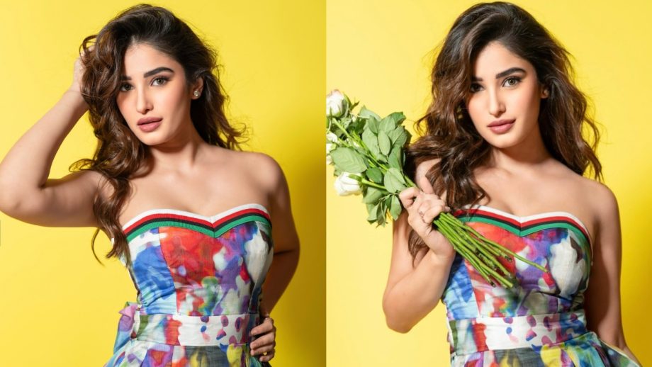 रवीना टंडन की लाडली बेटी राशा थडानी ने मल्टीकलर स्ट्रैप लैस मिनी ड्रेस में कराया फोटोशूट, दिल हार बैठे फैंस रवीना टंडन की लाडली बेटी राशा थडानी ने मल्टीकलर स्ट्रैप लैस मिनी ड्रेस में कराया फोटोशूट, दिल हार बैठे फैंस