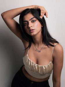 Garvita Sadhwani: ये रिश्ता क्या.. कि रूही असल जिंदगी में है बेहद स्टाइलिश, देखें सबूत