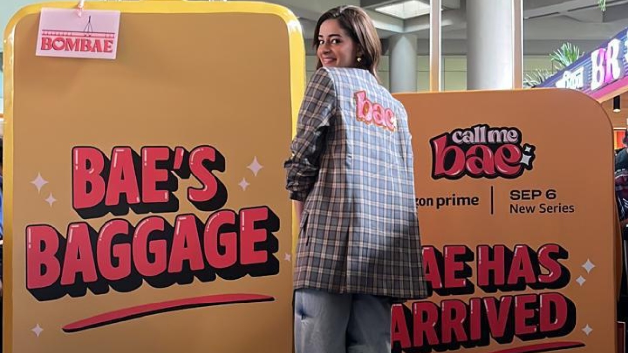‘Call Me Bae’ की रिलीज से पहले अनन्या पांडे का एयरपोर्ट पर जलवा!