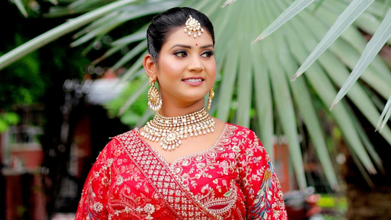 बिग बॉस गर्ल शिवानी कुमारी ने लहंगे में बिखेरा जलवा, देखें तस्वीरें