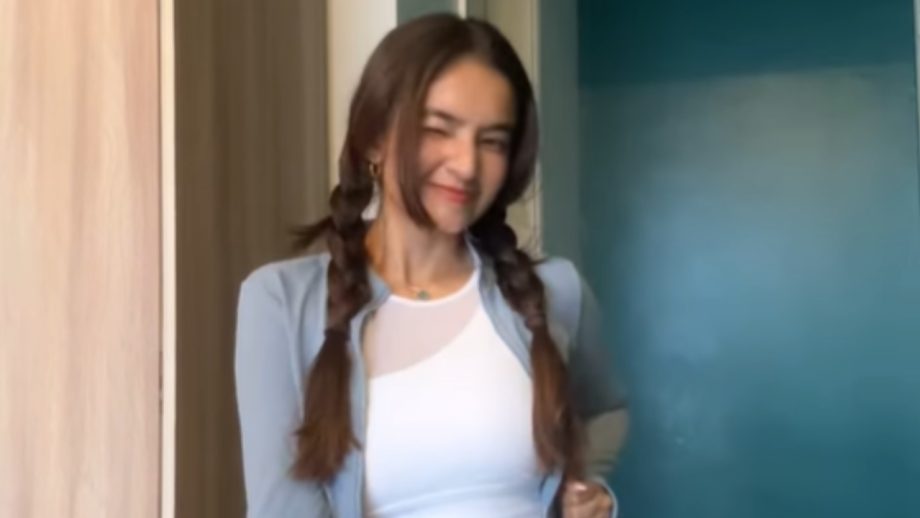 ट्रेंड में शामिल हुई अनुष्का सेन ने दिखाया लाजवाब फिटनेस लुक्स, देखें वीडियो