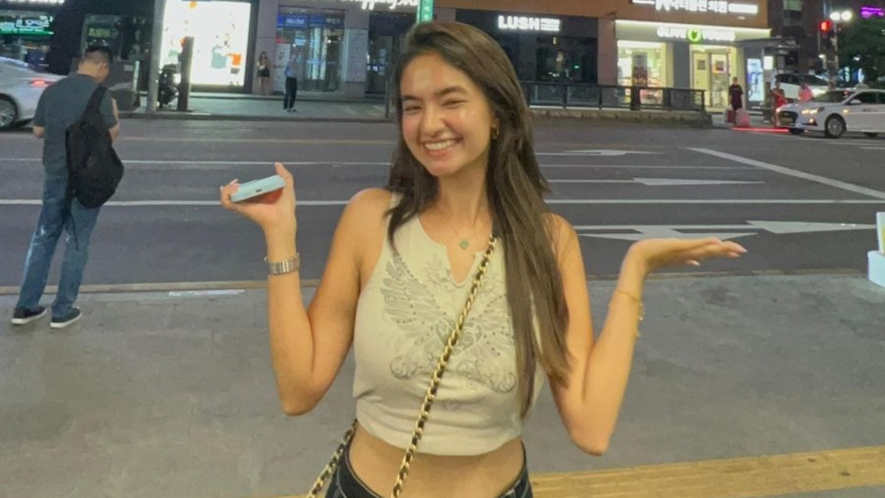 अनुष्का सेन बनीं सियोल, साउथ कोरिया के बिलबोर्ड पर फीचर होने वाली पहली इंडियन स्टार