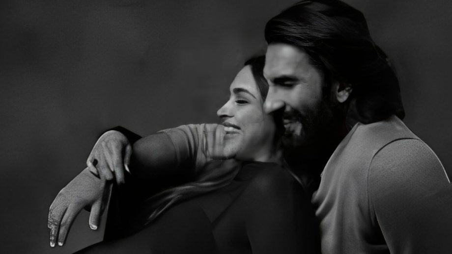 दीपिका पादुकोण और रणवीर सिंह के घर बेटी का जन्म हुआ है। दीपिका पादुकोण और रणवीर सिंह के घर बेटी का जन्म हुआ है।