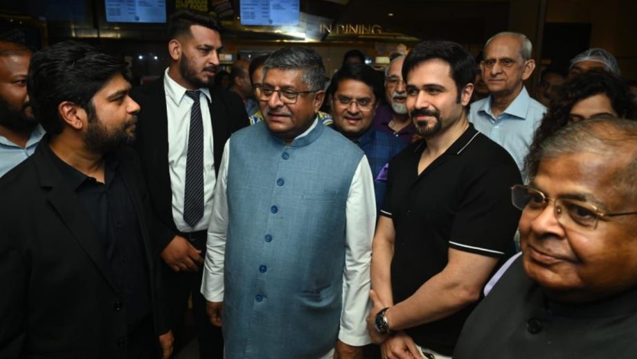 रविशंकर प्रसाद ने BSF जवानों के साथ देखी एक्सेल एंटरटेनमेंट की ‘ग्राउंड ज़ीरो’, कहानी और मेकर्स को सराहा