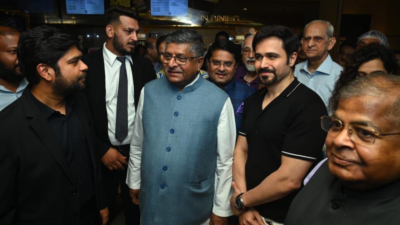 रविशंकर प्रसाद ने BSF जवानों के साथ देखी एक्सेल एंटरटेनमेंट की ‘ग्राउंड ज़ीरो’, कहानी और मेकर्स को सराहा