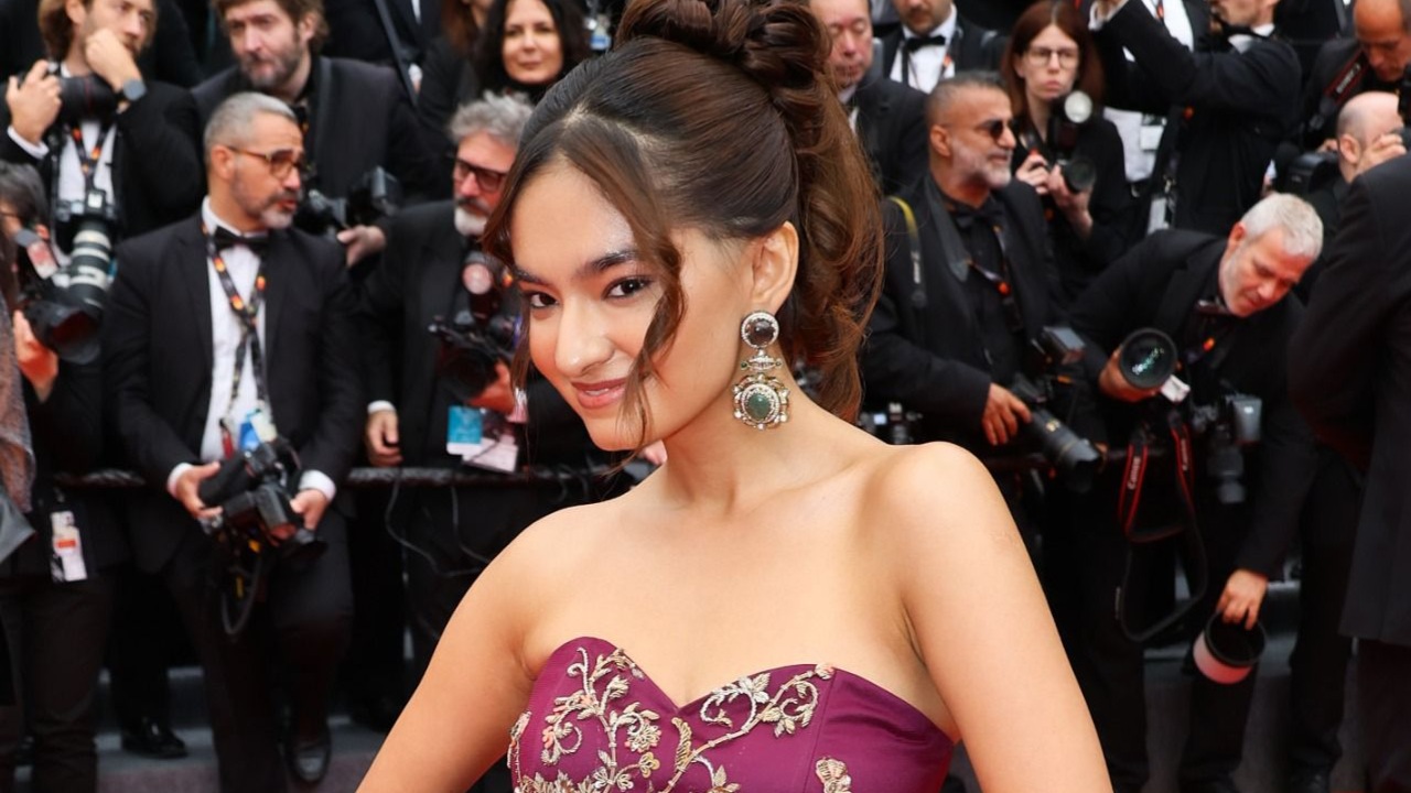 ग्लोबल स्टार अनुष्का सेन का कान्स डेब्यू, भारत-कोरिया का अनोखा संगम लेकर पहुंचीं रेड कार्पेट पर