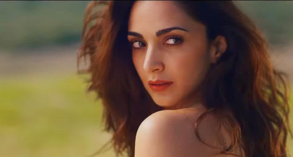 ऋतिक रोशन और जूनियर एनटीआर की वॉर 2 के टीज़र में कियारा आडवाणी के 'बिकनी लुक' ने सुर्खियां बटोरीं 57545