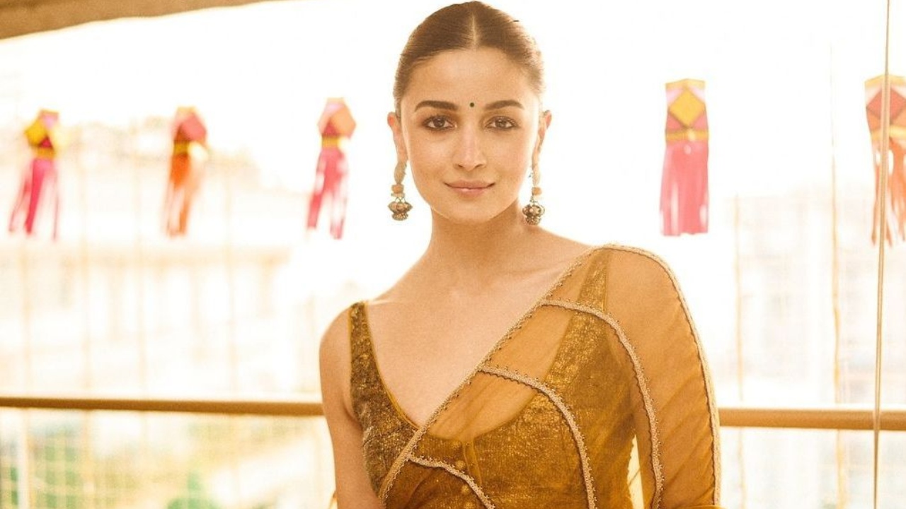 दोस्त की शादी में आउटफिट को लेकर आलिया भट्ट को आलोचना का सामना करना पड़ा