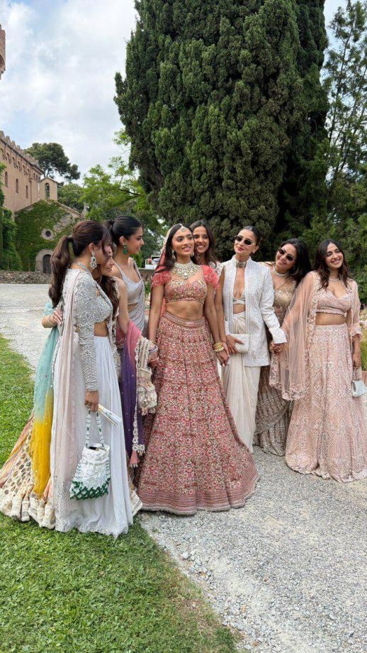 दोस्त की शादी में आउटफिट को लेकर आलिया भट्ट को आलोचना का सामना करना पड़ा 57720