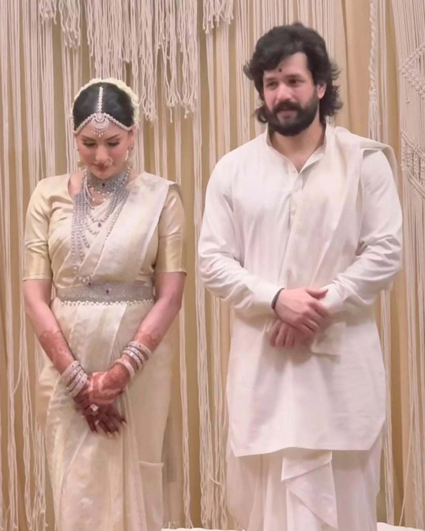 अखिल अक्किनेनी ने लंबे समय से अपनी गर्लफ्रेंड रहीं जैनब रावदजी से शादी कर ली है 57894