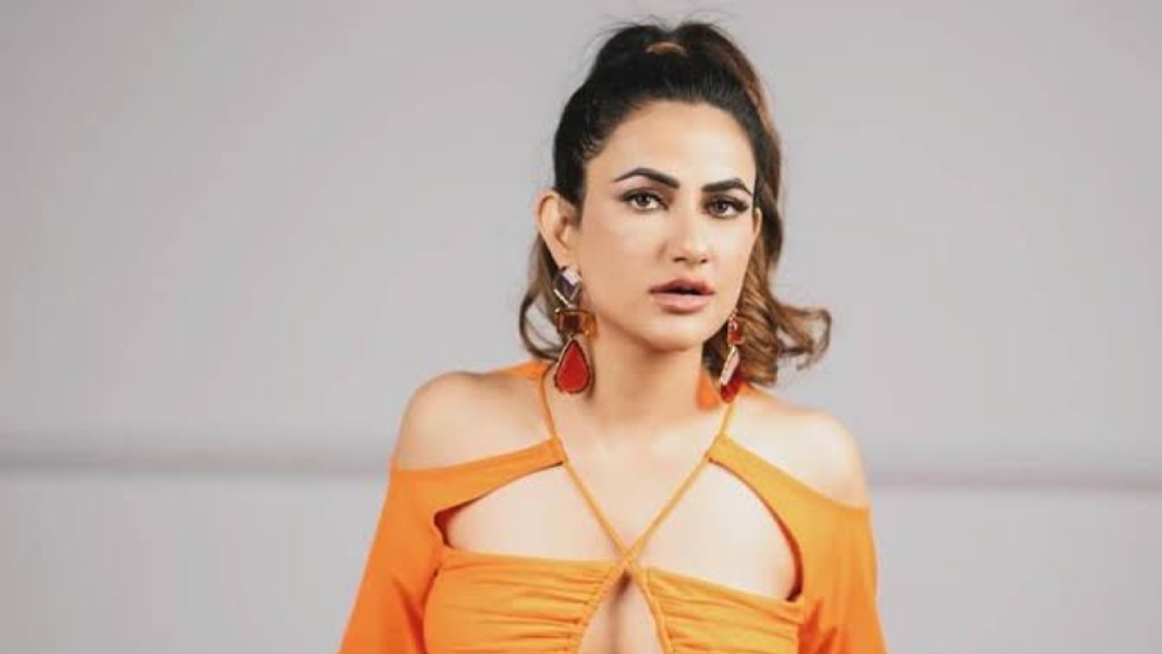 अभिनेत्री रुचि गुज्जर ने दर्ज कराई एफआईआर, निर्माता पर चप्पल से हमला, टीवी सीरियल डील से जुड़ी 24 लाख से ज्यादा की धोखाधड़ी