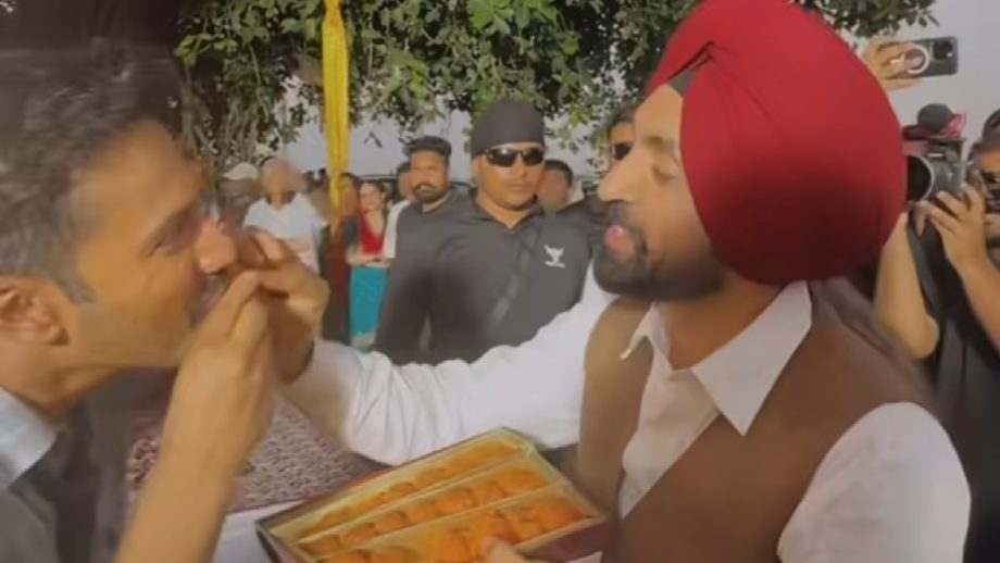 दिलजीत दोसांझ ने बॉर्डर 2 की शूटिंग पूरी की; वरुण धवन अपने अलविदा पोस्ट पर भावुक हो गए दिलजीत दोसांझ ने बॉर्डर 2 की शूटिंग पूरी की; वरुण धवन अपने अलविदा पोस्ट पर भावुक हो गए