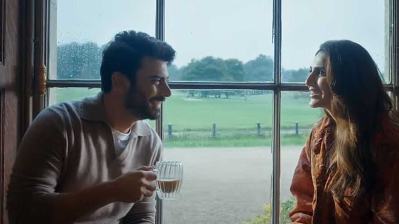 फवाद खान और वाणी कपूर की फिल्म अबीर गुलाल की धूम मची है, लेकिन भारत में अभी तक रिलीज नहीं हुई है