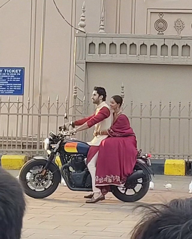 'चांद मेरा दिल' की शूटिंग से अनन्या पांडे और लक्ष्य सेन की तस्वीरें वायरल 59920