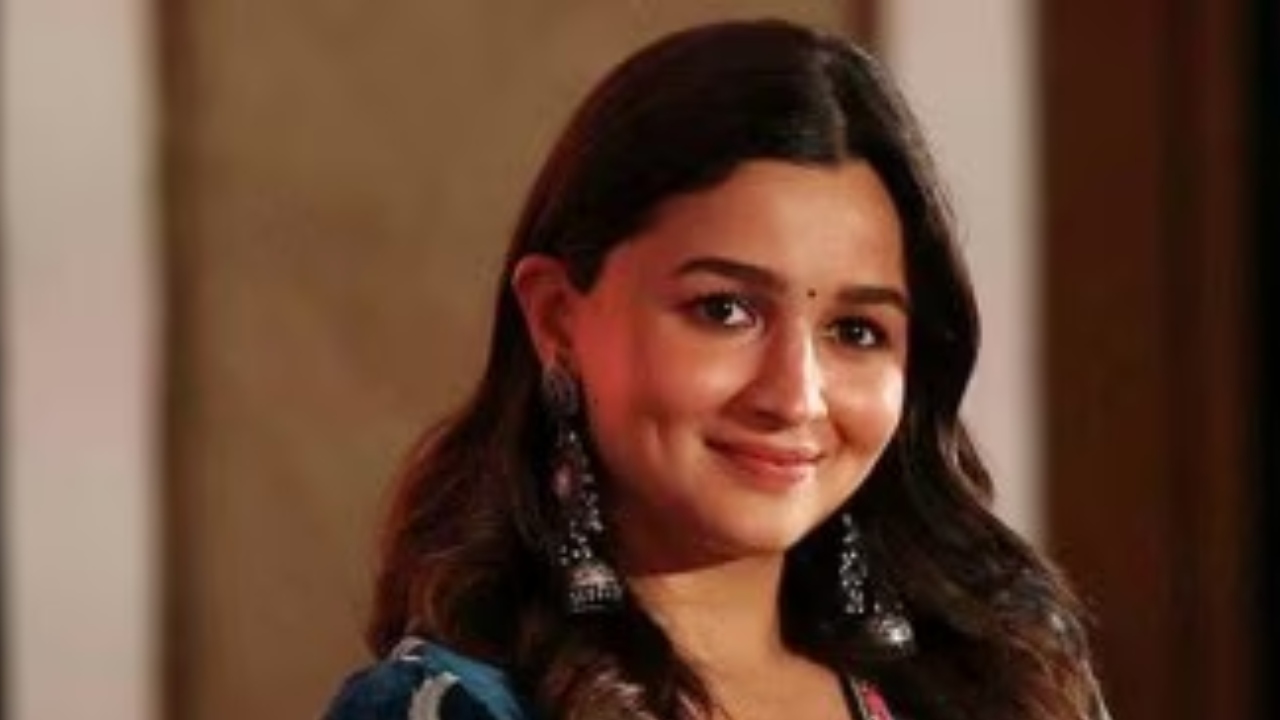 ‘क्या हम आगे बढ़ सकते हैं?’: काजोल और ट्विंकल चैट शो में आलिया भट्ट ने एक्स के सवालों को बहुत ज्यादा टाल दिया