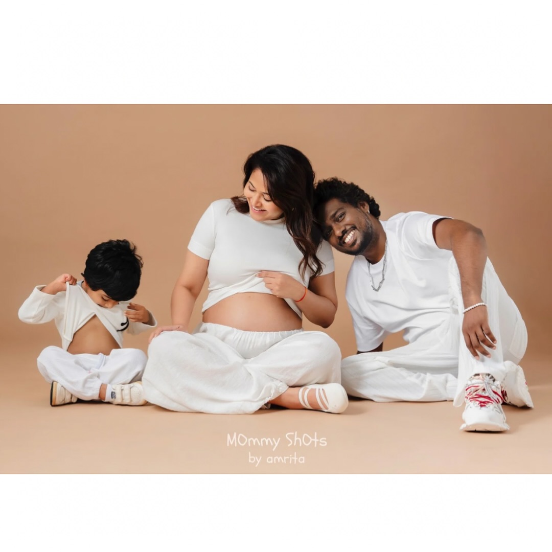 जवान के निर्देशक एटली फिर से पिता बनने वाले हैं; पत्नी प्रिया मोहन ने तस्वीरों के साथ दूसरी गर्भावस्था की घोषणा की 61803