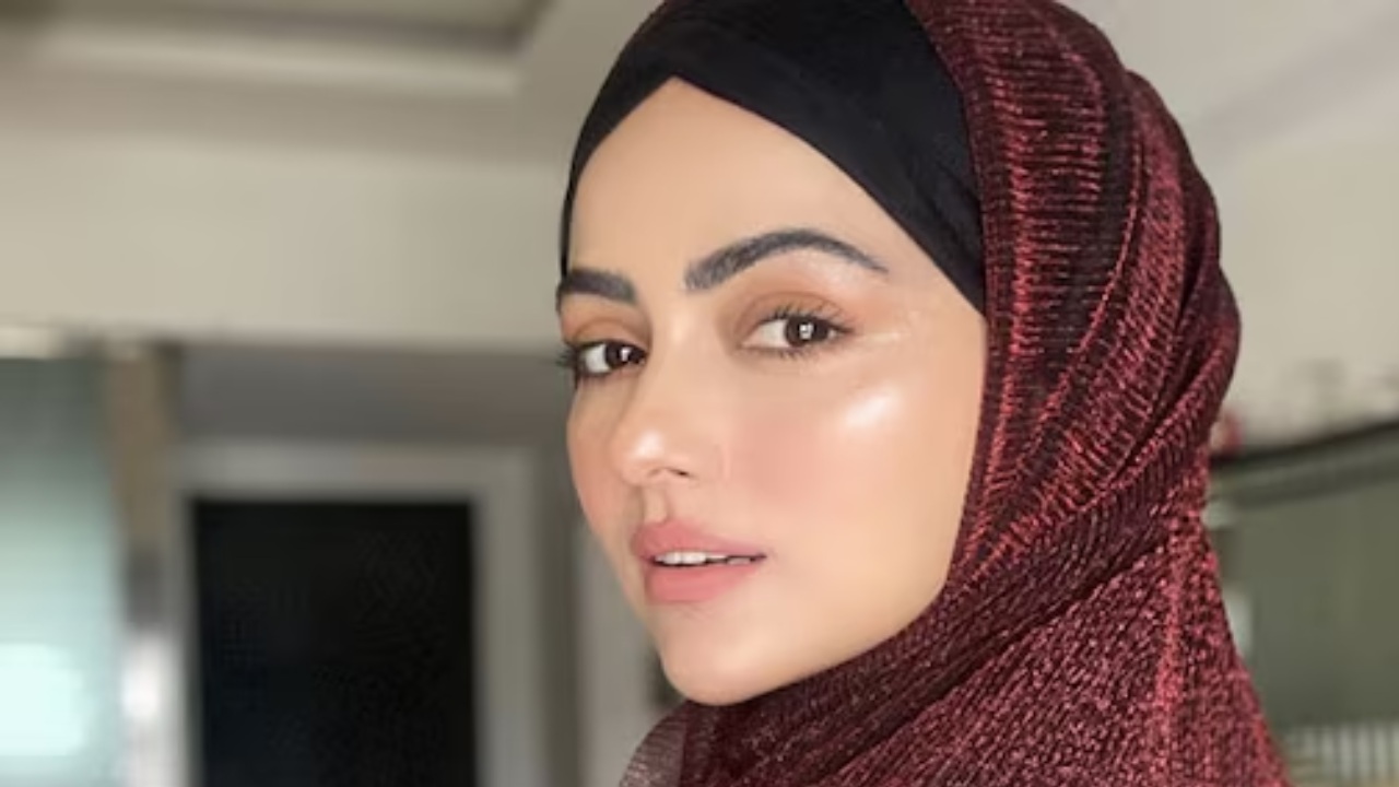 सना खान ने बॉलीवुड छोड़ने पर तोड़ी चुप्पी, कहा- किसी ने उनका 'ब्रेनवॉश' नहीं किया